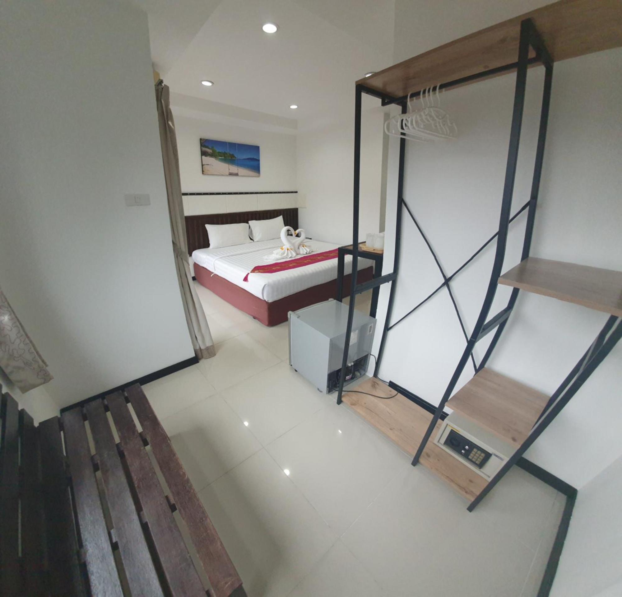 At Home Hotel Patong ภายนอก รูปภาพ