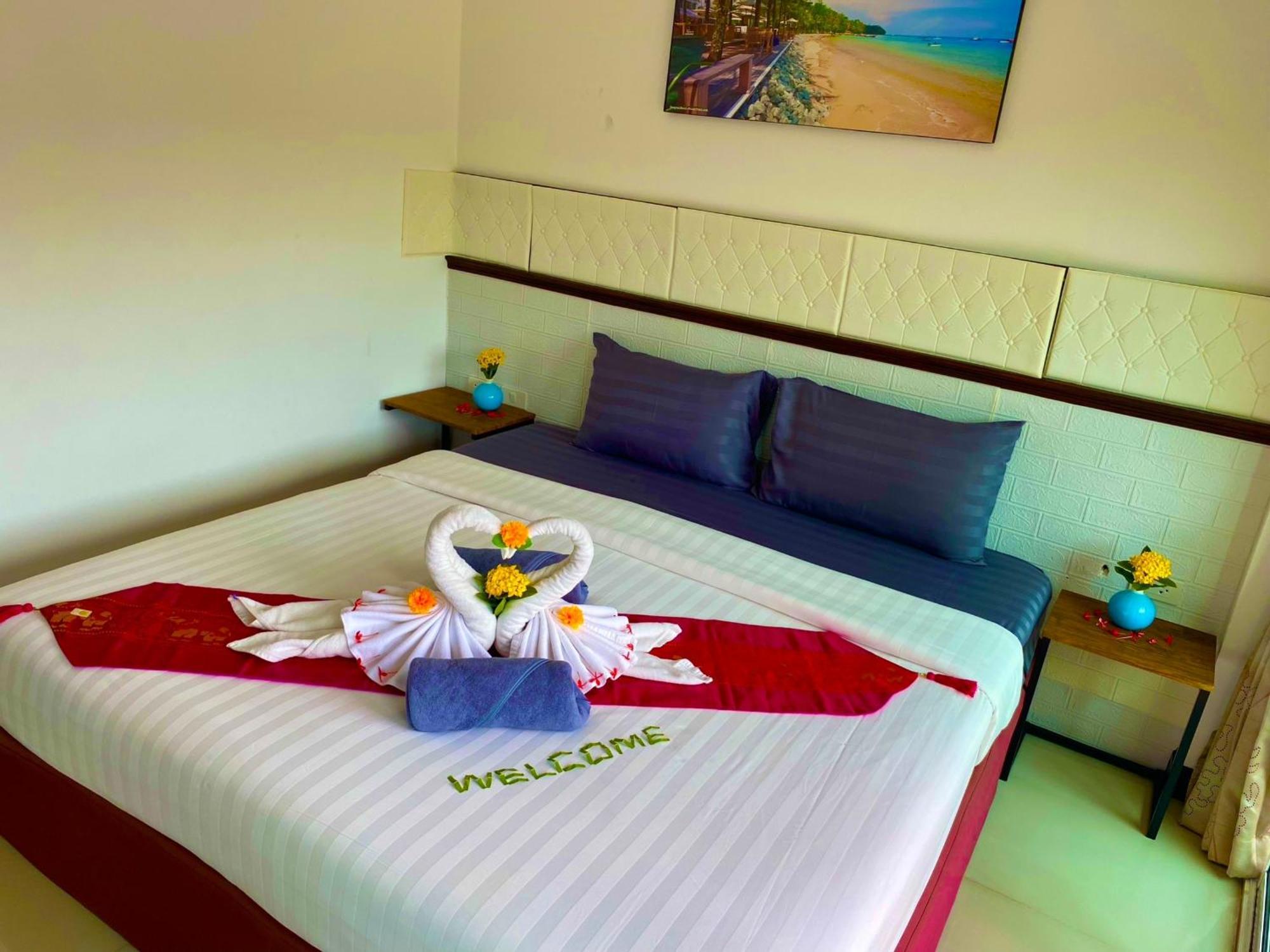 At Home Hotel Patong ภายนอก รูปภาพ
